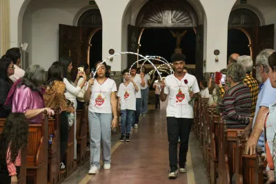 30 dia com Maria - Santa Missa e Coroação - Romeiros Devotos da Paróquia Nossa Senhora da Lapa (Vazante)