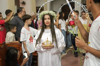30 dia com Maria - Santa Missa e Coroação - Romeiros Devotos da Paróquia Nossa Senhora da Lapa (Vazante)
