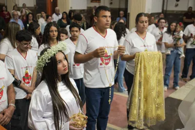30 dia com Maria - Santa Missa e Coroação - Romeiros Devotos da Paróquia Nossa Senhora da Lapa (Vazante)