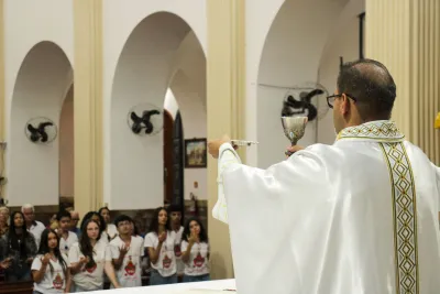 30 dia com Maria - Santa Missa e Coroação - Romeiros Devotos da Paróquia Nossa Senhora da Lapa (Vazante)
