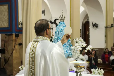 30 dia com Maria - Santa Missa e Coroação - Romeiros Devotos da Paróquia Nossa Senhora da Lapa (Vazante)