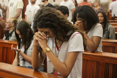 30 dia com Maria - Santa Missa e Coroação - Romeiros Devotos da Paróquia Nossa Senhora da Lapa (Vazante)