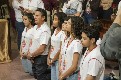 30 dia com Maria - Santa Missa e Coroação - Romeiros Devotos da Paróquia Nossa Senhora da Lapa (Vazante)
