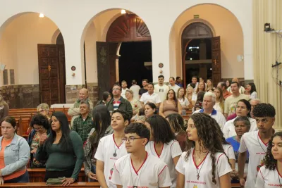 30 dia com Maria - Santa Missa e Coroação - Romeiros Devotos da Paróquia Nossa Senhora da Lapa (Vazante)