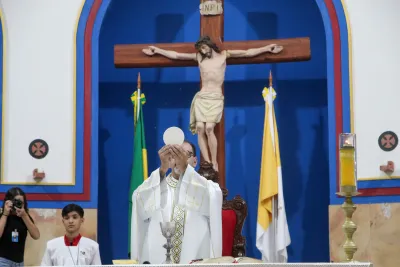 30 dia com Maria - Santa Missa e Coroação - Romeiros Devotos da Paróquia Nossa Senhora da Lapa (Vazante)