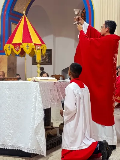 30 dia com Maria - Santa Missa e Coroação - Romeiros Devotos da Paróquia Nossa Senhora das Dores (Campo Florido)