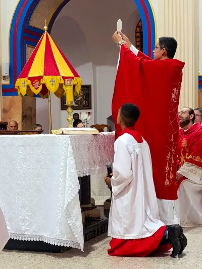 30 dia com Maria - Santa Missa e Coroação - Romeiros Devotos da Paróquia Nossa Senhora das Dores (Campo Florido)
