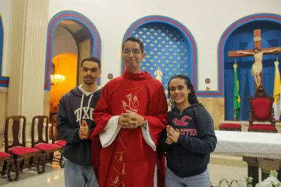 30 dia com Maria - Santa Missa e Coroação - Romeiros Devotos da Paróquia Nossa Senhora das Dores (Campo Florido)