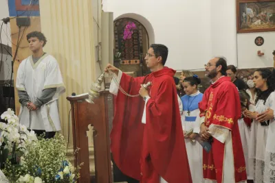 30 dia com Maria - Santa Missa e Coroação - Romeiros Devotos da Paróquia Nossa Senhora das Dores (Campo Florido)
