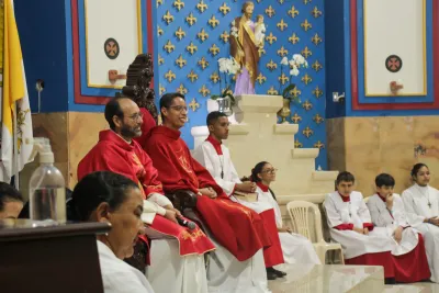 30 dia com Maria - Santa Missa e Coroação - Romeiros Devotos da Paróquia Nossa Senhora das Dores (Campo Florido)