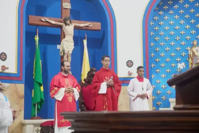 30 dia com Maria - Santa Missa e Coroação - Romeiros Devotos da Paróquia Nossa Senhora das Dores (Campo Florido)