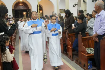 30 dia com Maria - Santa Missa e Coroação - Romeiros Devotos da Paróquia Nossa Senhora das Dores (Campo Florido)