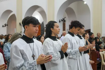 30 dia com Maria - Santa Missa e Coroação - Romeiros Devotos da Paróquia Nossa Senhora das Dores (Campo Florido)