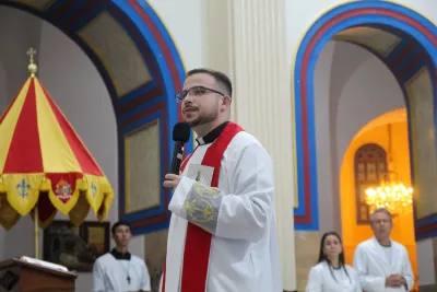 30 dia com Maria - Santa Missa e Coroação - Romeiros Devotos da Paróquia Nossa Senhora das Dores (Campo Florido)