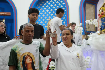 30 dia com Maria - Santa Missa e Coroação - Romeiros Devotos da Paróquia Nossa Senhora das Dores (Campo Florido)