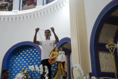30 dia com Maria - Santa Missa e Coroação - Romeiros Devotos da Paróquia Nossa Senhora das Dores (Campo Florido)