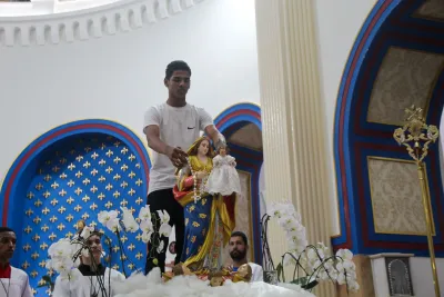30 dia com Maria - Santa Missa e Coroação - Romeiros Devotos da Paróquia Nossa Senhora das Dores (Campo Florido)