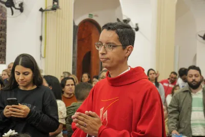 30 dia com Maria - Santa Missa e Coroação - Romeiros Devotos da Paróquia Nossa Senhora das Dores (Campo Florido)