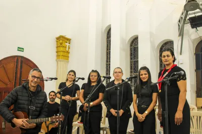 30 dia com Maria - Santa Missa e Coroação - Romeiros Devotos da Paróquia Nossa Senhora das Dores (Campo Florido)