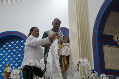 30 dia com Maria - Santa Missa e Coroação - Romeiros Devotos da Paróquia Nossa Senhora das Dores (Campo Florido)