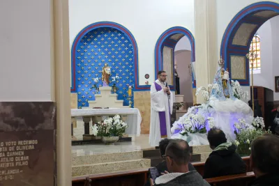 30 dia com Maria - Santa Missa e Coroação - Romeiros Devotos da Paróquia Nossa Senhora das Dores (Campo Florido)