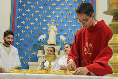 30 dia com Maria - Santa Missa e Coroação - Romeiros Devotos da Paróquia Nossa Senhora das Dores (Campo Florido)