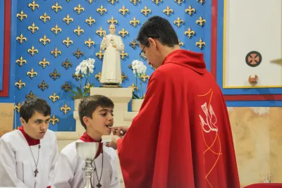 30 dia com Maria - Santa Missa e Coroação - Romeiros Devotos da Paróquia Nossa Senhora das Dores (Campo Florido)