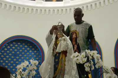 30 dia com Maria - Santa Missa e Coroação - Romeiros Devotos da Paróquia Nossa Senhora das Dores (Campo Florido)