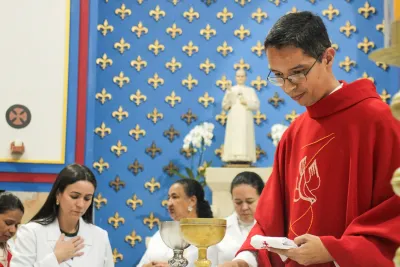 30 dia com Maria - Santa Missa e Coroação - Romeiros Devotos da Paróquia Nossa Senhora das Dores (Campo Florido)