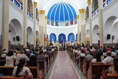 30 dia com Maria - Santa Missa e Coroação - Romeiros Devotos da Paróquia Nossa Senhora de Fatima (Monte Carmelo)