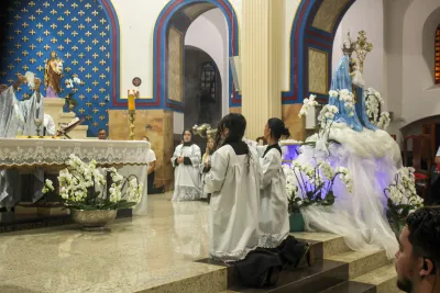 30 dia com Maria - Santa Missa e Coroação - Romeiros Devotos da Paróquia Nossa Senhora de Fatima (Monte Carmelo)