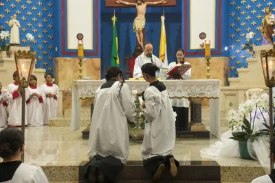 30 dia com Maria - Santa Missa e Coroação - Romeiros Devotos da Paróquia Nossa Senhora de Fatima (Monte Carmelo)