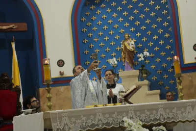 30 dia com Maria - Santa Missa e Coroação - Romeiros Devotos da Paróquia Nossa Senhora de Fatima (Monte Carmelo)