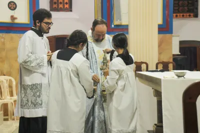 30 dia com Maria - Santa Missa e Coroação - Romeiros Devotos da Paróquia Nossa Senhora de Fatima (Monte Carmelo)