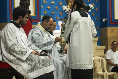 30 dia com Maria - Santa Missa e Coroação - Romeiros Devotos da Paróquia Nossa Senhora de Fatima (Monte Carmelo)