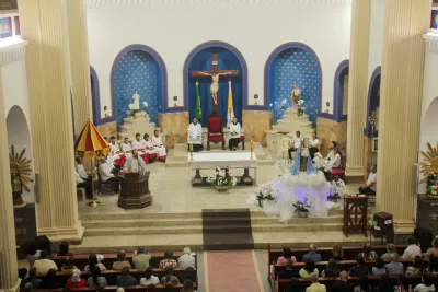 30 dia com Maria - Santa Missa e Coroação - Romeiros Devotos da Paróquia Nossa Senhora de Fatima (Monte Carmelo)