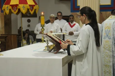 30 dia com Maria - Santa Missa e Coroação - Romeiros Devotos da Paróquia Nossa Senhora de Fatima (Monte Carmelo)