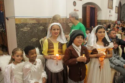 30 dia com Maria - Santa Missa e Coroação - Romeiros Devotos da Paróquia Nossa Senhora de Fatima (Monte Carmelo)