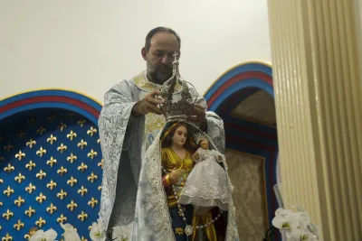 30 dia com Maria - Santa Missa e Coroação - Romeiros Devotos da Paróquia Nossa Senhora de Fatima (Monte Carmelo)