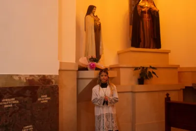 30 dia com Maria - Santa Missa e Coroação - Romeiros Devotos da Paróquia Nossa Senhora de Fatima (Monte Carmelo)