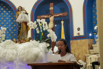 30 dia com Maria - Santa Missa e Coroação - Romeiros Devotos da Paróquia Nossa Senhora de Fatima (Monte Carmelo)