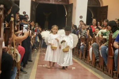 30 dia com Maria - Santa Missa e Coroação - Romeiros Devotos da Paróquia Nossa Senhora de Fatima (Monte Carmelo)