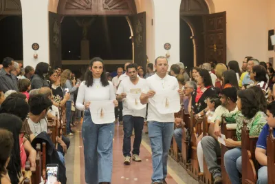 30 dia com Maria - Santa Missa e Coroação - Romeiros Devotos da Paróquia Nossa Senhora de Fatima (Monte Carmelo)