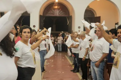 30 dia com Maria - Santa Missa e Coroação - Romeiros Devotos da Paróquia Nossa Senhora de Fatima (Monte Carmelo)
