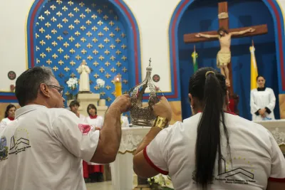 30 dia com Maria - Santa Missa e Coroação - Romeiros Devotos da Paróquia Nossa Senhora de Fatima (Monte Carmelo)