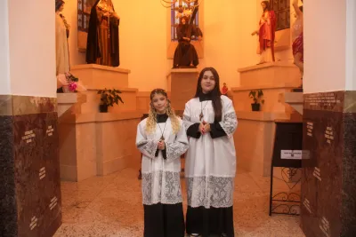 30 dia com Maria - Santa Missa e Coroação - Romeiros Devotos da Paróquia Nossa Senhora de Fatima (Monte Carmelo)