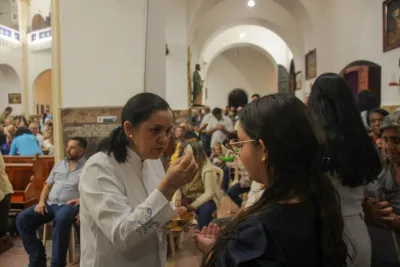 30 dia com Maria - Santa Missa e Coroação - Romeiros Devotos da Paróquia Nossa Senhora de Fatima (Monte Carmelo)