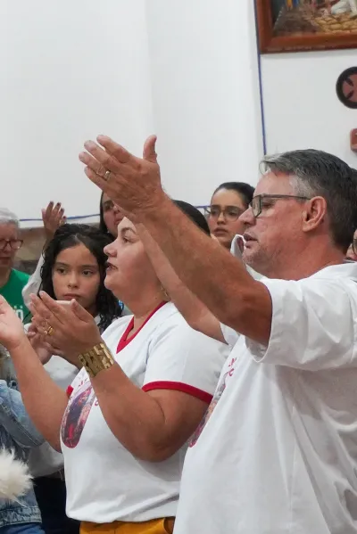 30 dia com Maria - Santa Missa e Coroação - Romeiros Devotos da Paróquia Nossa Senhora de Fatima (Monte Carmelo)