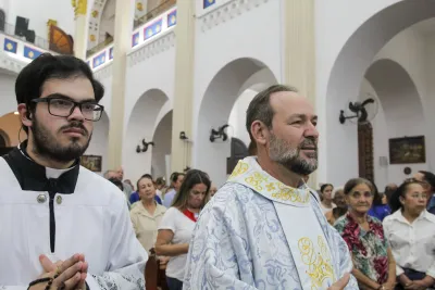 30 dia com Maria - Santa Missa e Coroação - Romeiros Devotos da Paróquia Nossa Senhora de Fatima (Monte Carmelo)