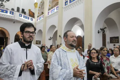 30 dia com Maria - Santa Missa e Coroação - Romeiros Devotos da Paróquia Nossa Senhora de Fatima (Monte Carmelo)